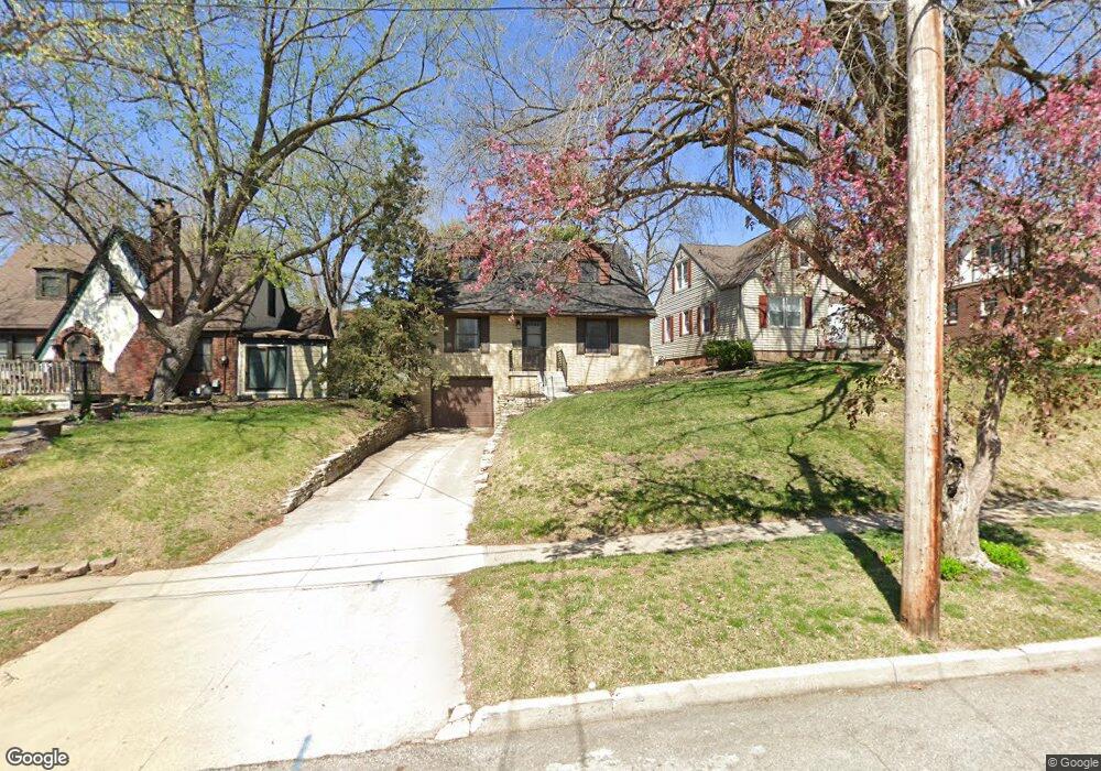 4129 Northwest Dr, Des Moines, IA 50310 - photo 1