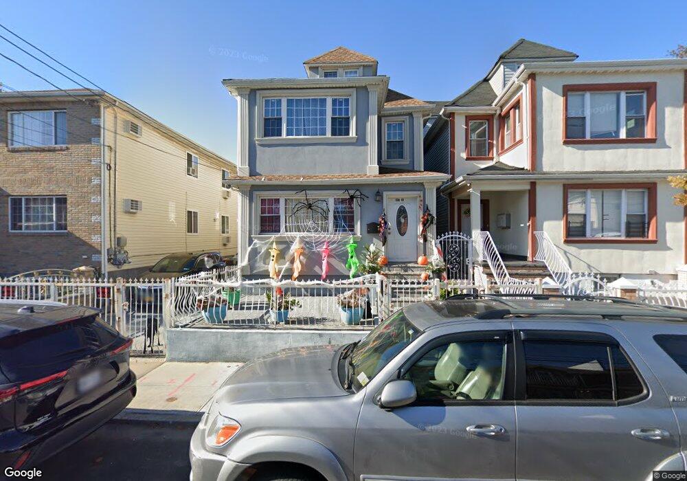 10716 164th St, Jamaica, NY 11433 - photo 1