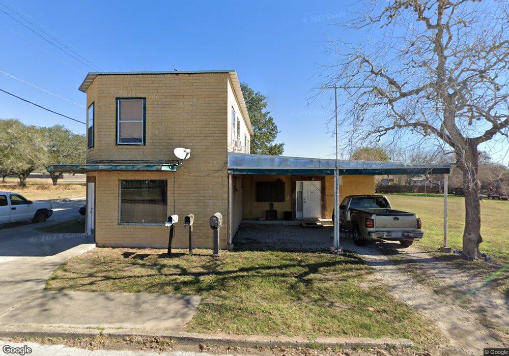 710 N Tyler St, Beeville, TX 78102 - photo 1