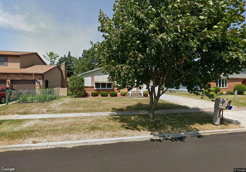 992 Remington Dr, North Tonawanda, NY 14120 - photo 1