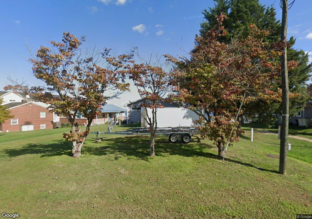 518 Shore Dr, Colonial Beach, VA 22443 - photo 1