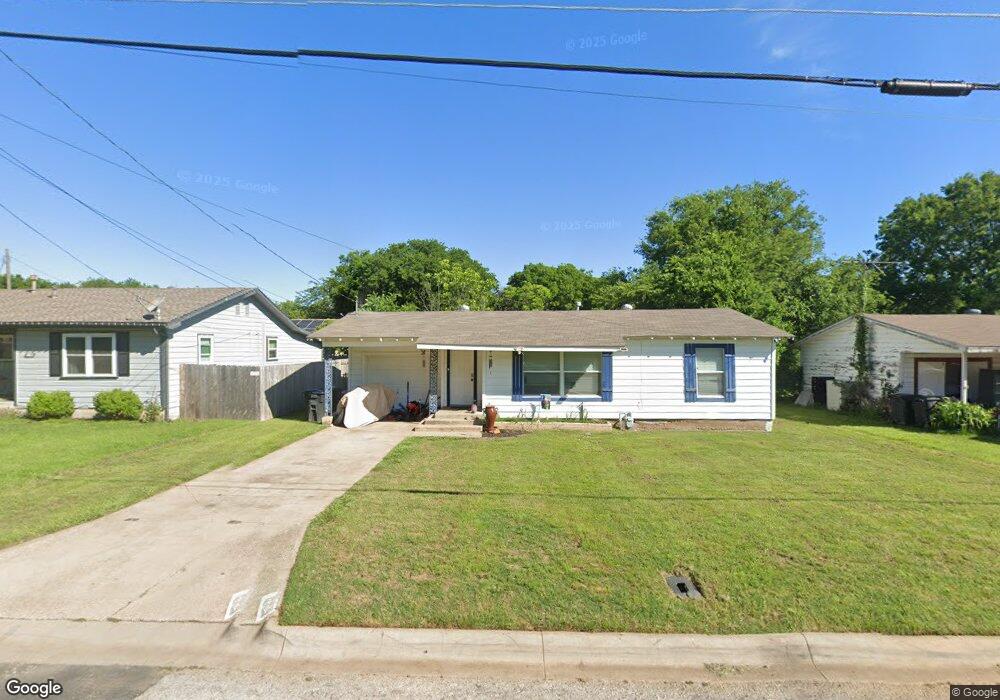1010 W Lone Star Ave, Cleburne, TX 76033 - photo 1