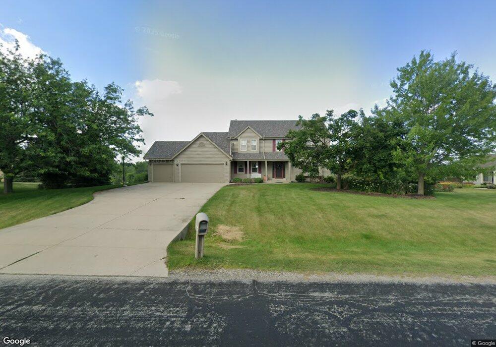 N53W26736 Arrowhead Dr, Pewaukee, WI 53072 - photo 1