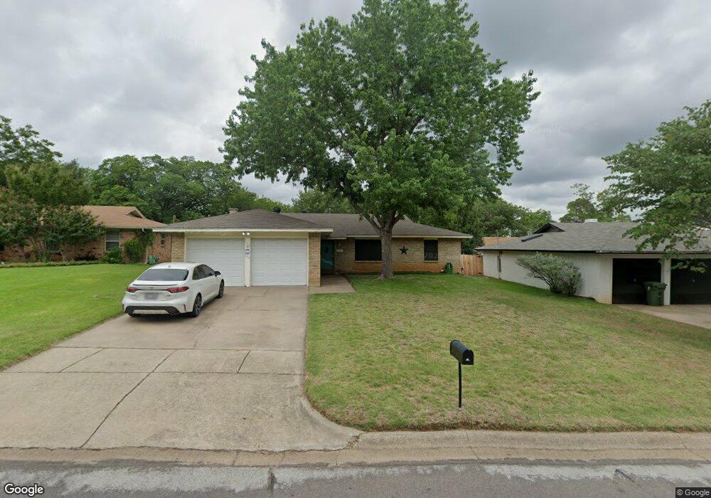 656 Oak Dr, Hurst, TX 76053 - photo 1