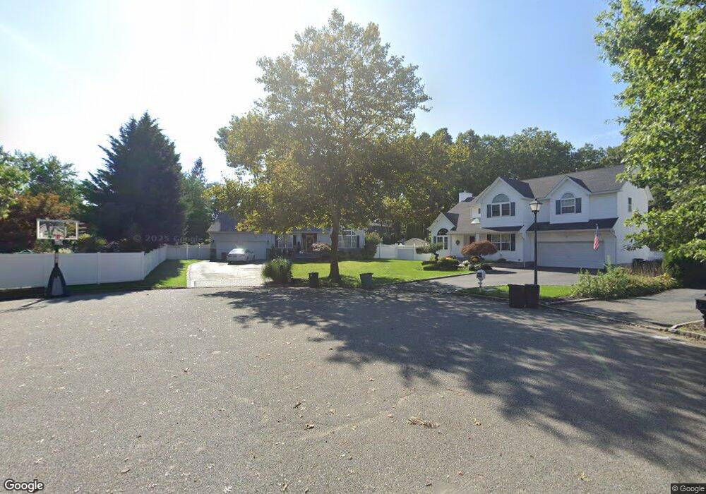 3 Aspatuck Ct, ComMacK, NY 11725 - photo 1