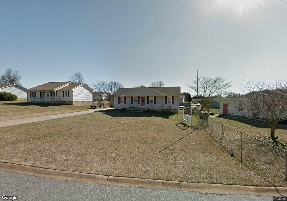 333 Crest Dr, Inman, SC 29349 - photo 1