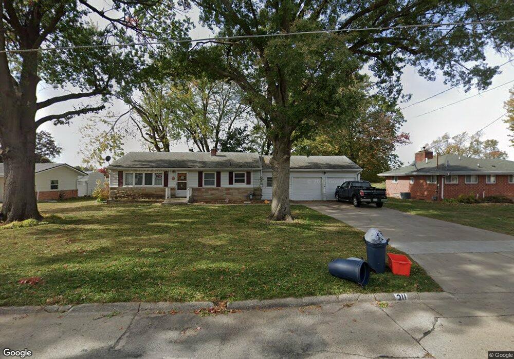 211 E 28th St S, Newton, IA 50208 - photo 1