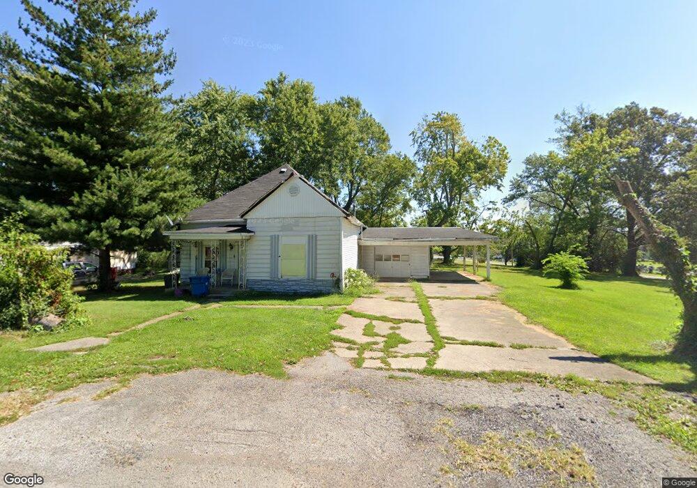508 S Shaw St, Harrisburg, IL 62946 - photo 1