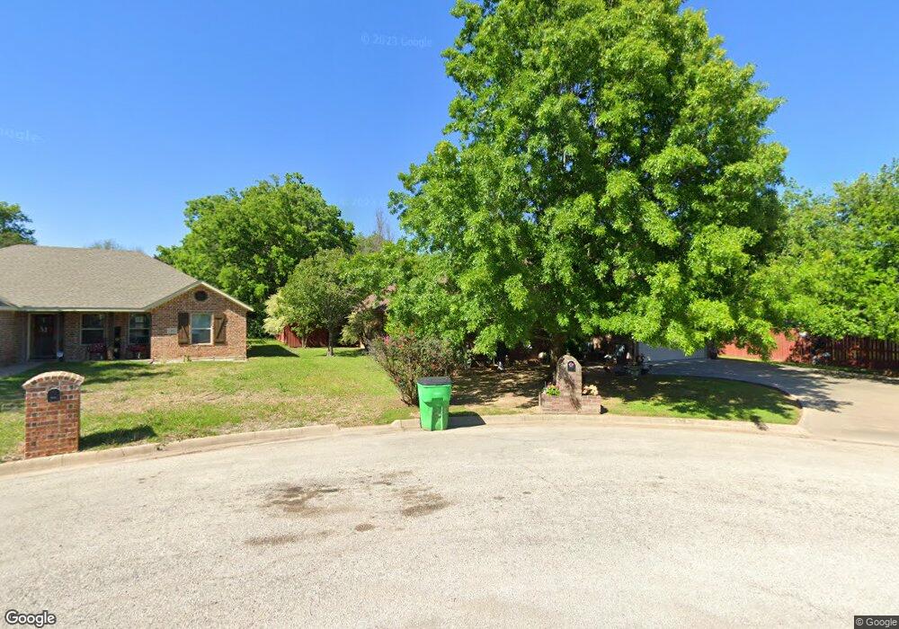 1605 Lynwood St, Gainesville, TX 76240 - photo 1