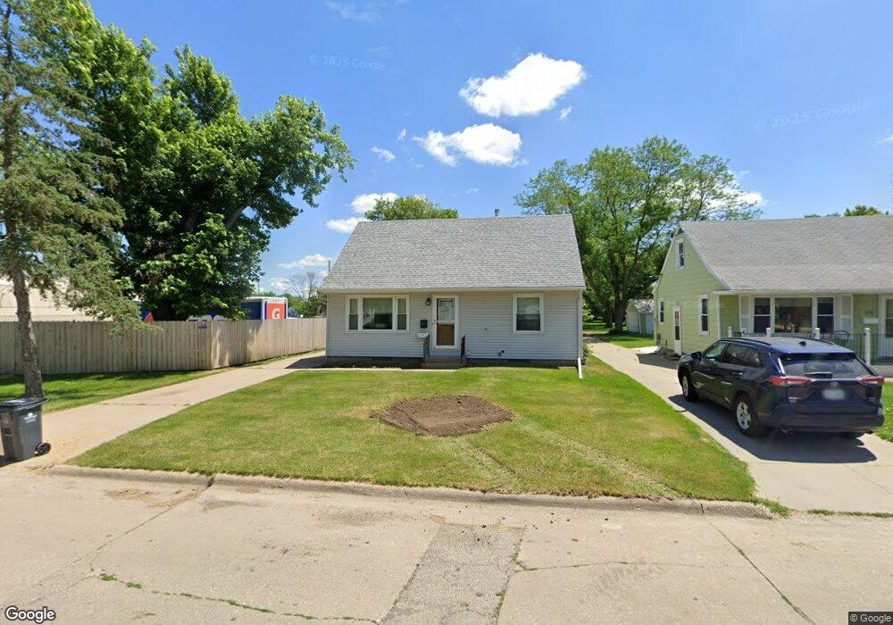 207 19th St NW, Cedar Rapids, IA 52405 - photo 1