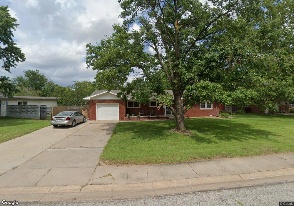 1103 Eastmoor Dr, McPherson, KS 67460 - photo 1