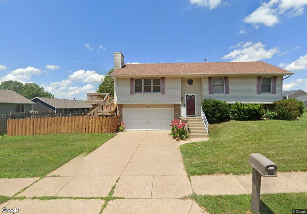 2616 W 61st St, Davenport, IA 52806 - photo 1