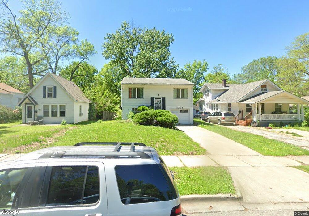 1229 SW Medford Ave, Topeka, KS 66604 - photo 1