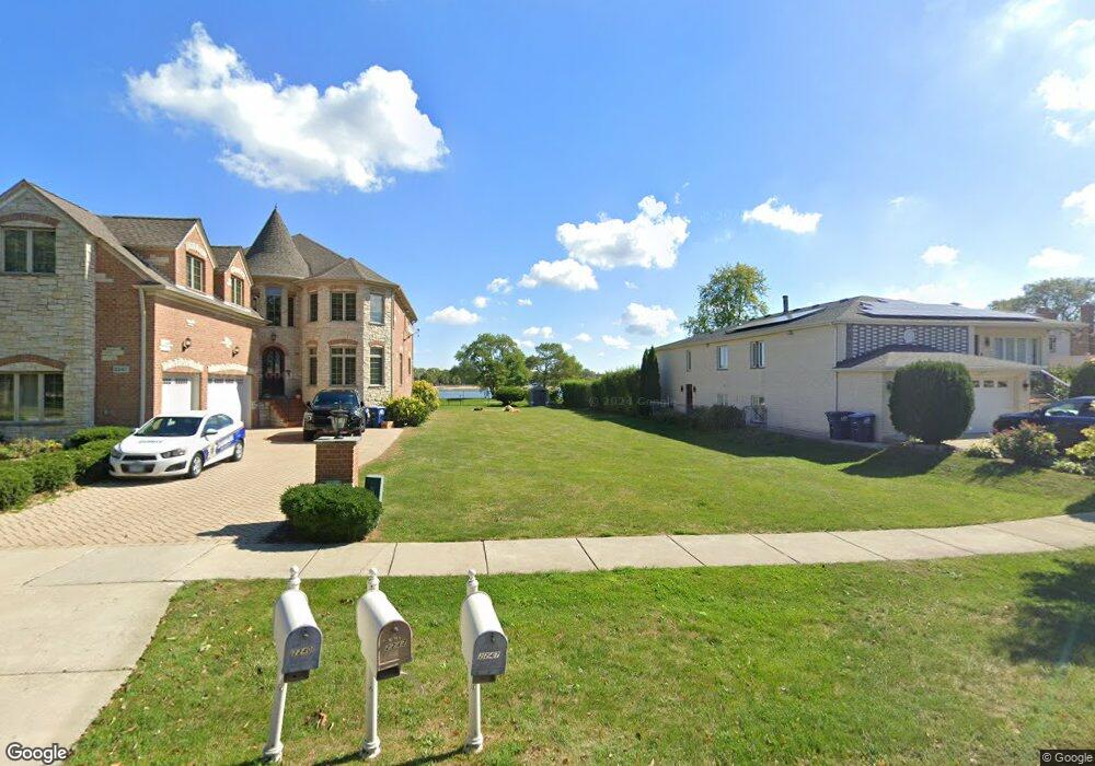 2251 Eastview Dr, Des Plaines, IL 60018 - photo 1