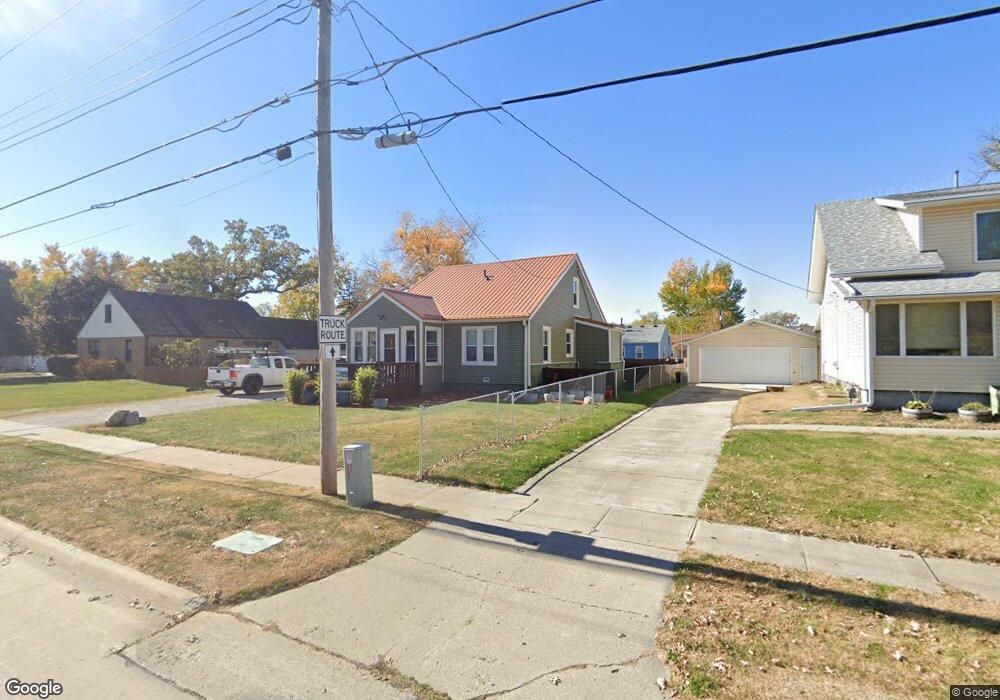 1513 1st St N, Newton, IA 50208 - photo 1