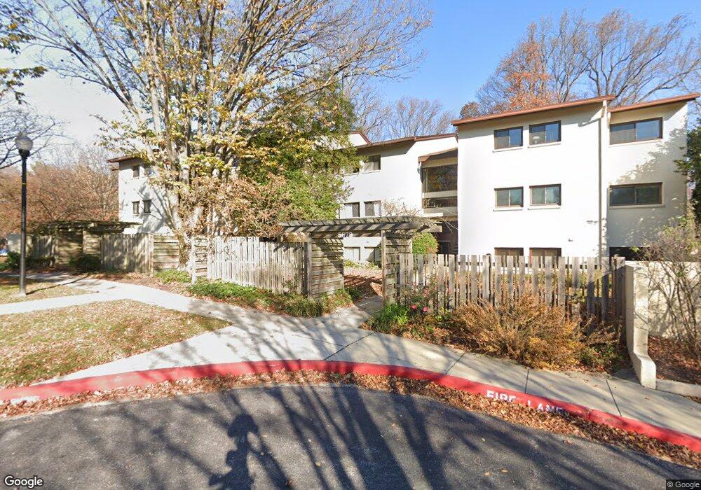 5681 Harpers Farm Rd unit C, Columbia, MD 21044 - photo 1