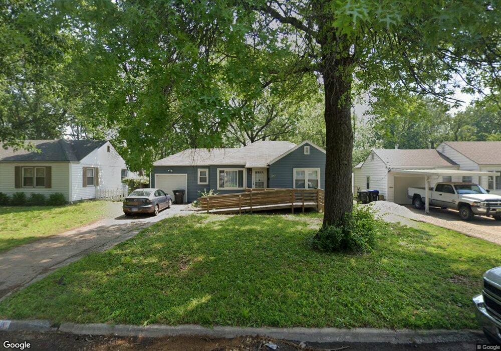 2126 SW Plass Ave, Topeka, KS 66611 - photo 1