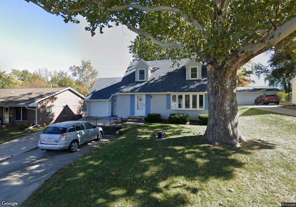 702 E 14th St S, Newton, IA 50208 - photo 1