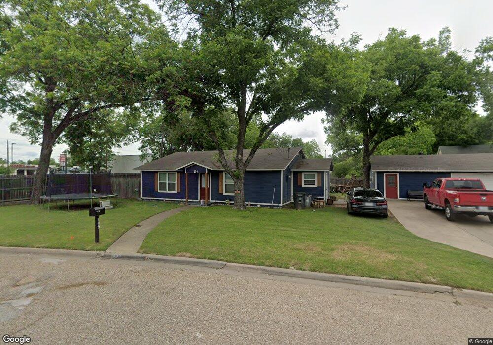 109 E Heard St, Cleburne, TX 76031 - photo 1