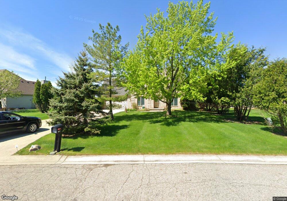 1032 Royalcrest Dr, Flint, MI 48532 - photo 1