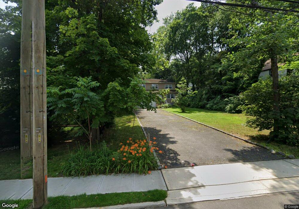 186 Steamboat Rd, Great Neck, NY 11024 - photo 1