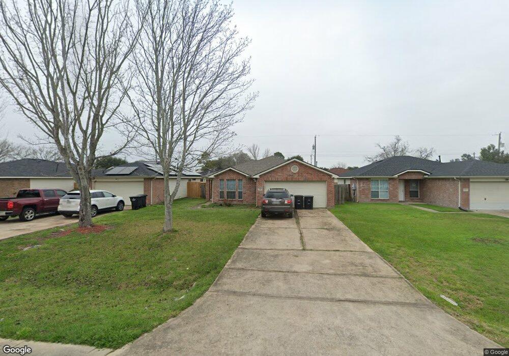 525 E Coombs St, Alvin, TX 77511 - photo 1