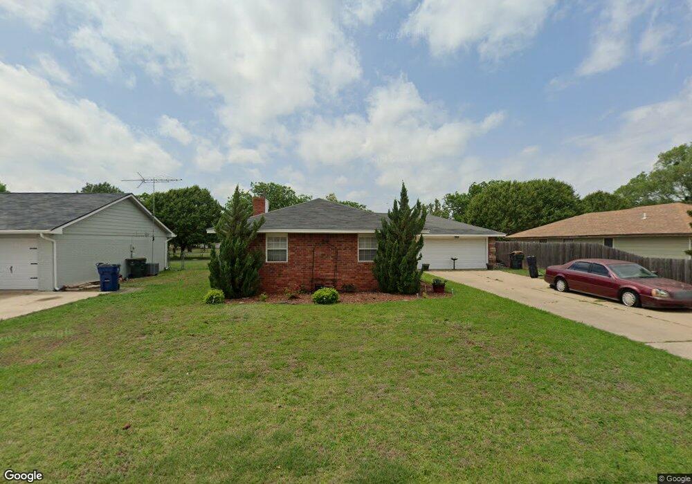 713 Westside Dr, Duncan, OK 73533 - photo 1