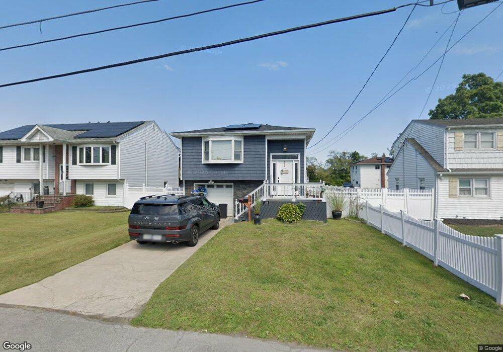 118 Verona Pkwy, Lindenhurst, NY 11757 - photo 1