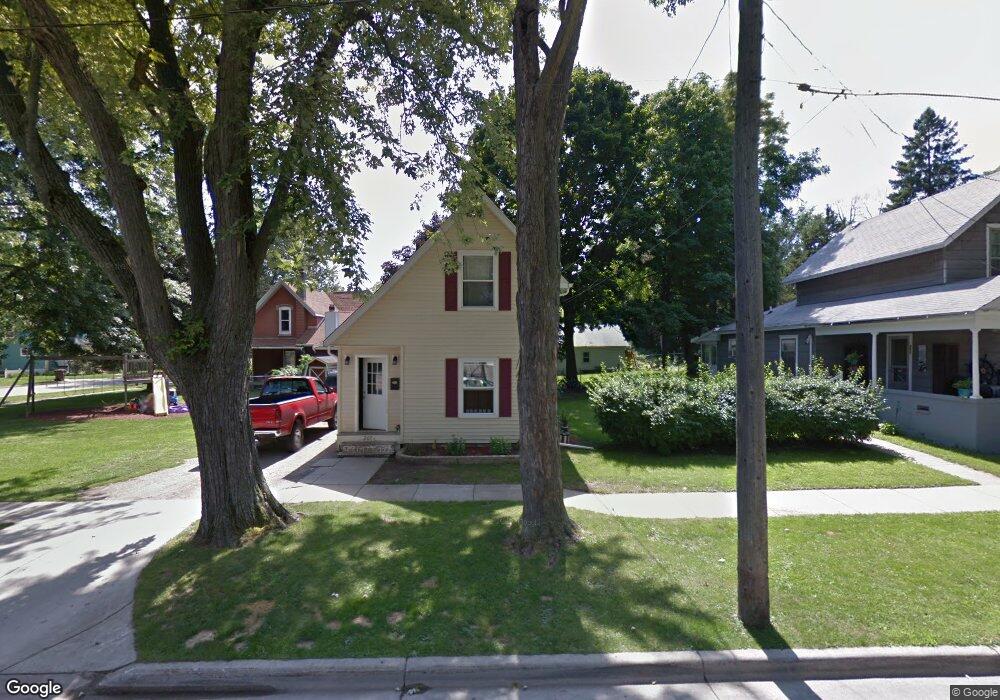 207 W Washington St, Grand Ledge, MI 48837 - photo 1