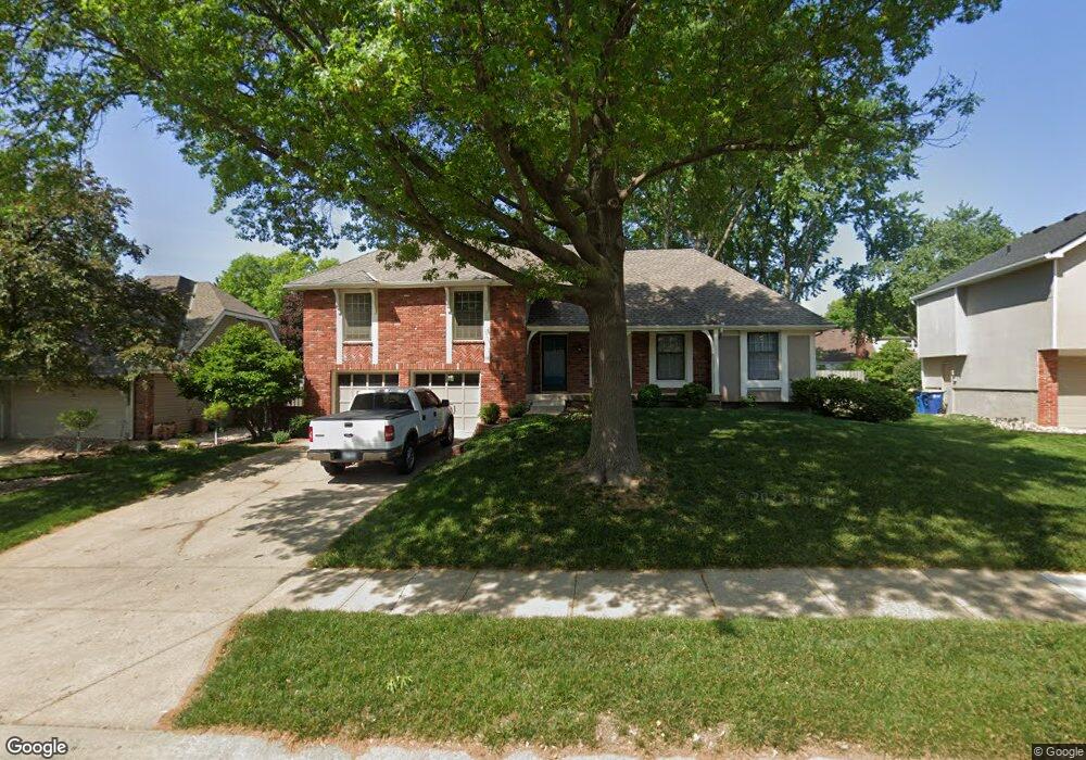 10326 Caenen Dr, Lenexa, KS 66215 - photo 1