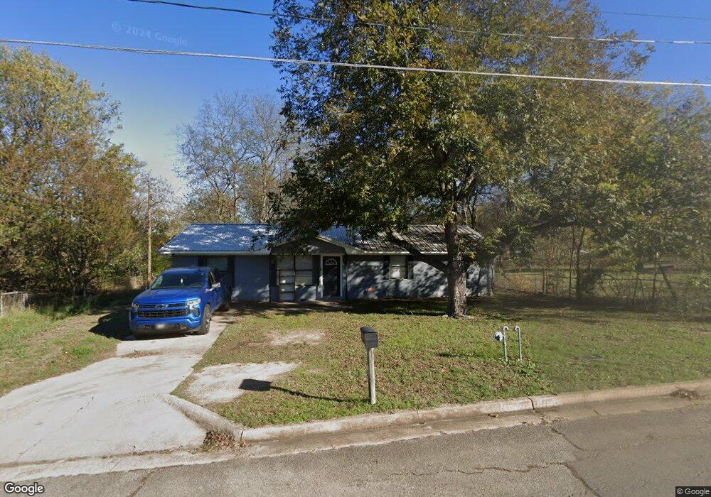 706 N H St, Hugo, OK 74743 - photo 1