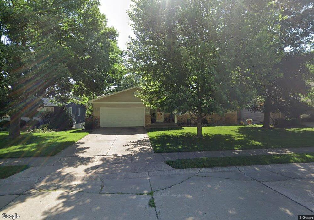 3711 N Elmwood Ave, Davenport, IA 52806 - photo 1