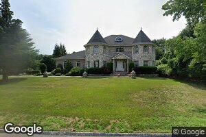 2 Deepwells Ln, Saint James, NY 11780