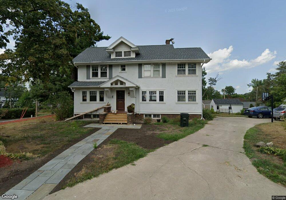 2204 Ridgeway Dr SE, Cedar Rapids, IA 52403 - photo 1