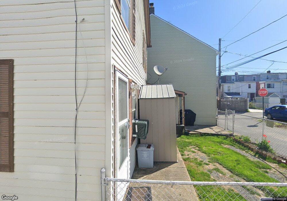 915 W Carrott St, Allentown, PA 18102 - photo 1