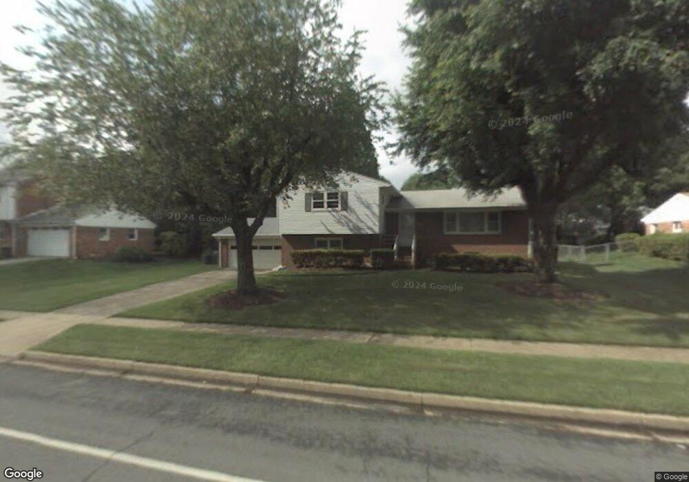 604 Old Courthouse Rd NE, Vienna, VA 22180 - photo 1