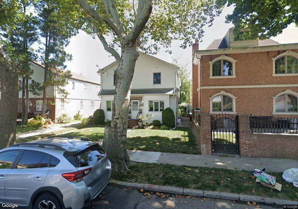 7525 170th St, Fresh Meadows, NY 11366 - photo 1