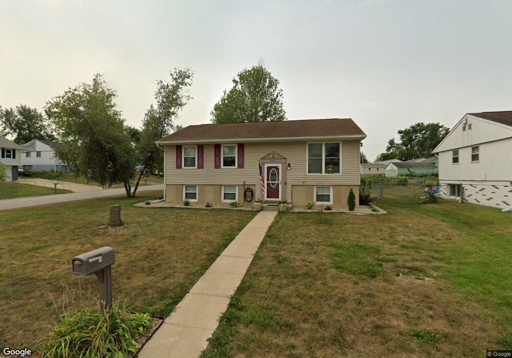 3007 Pebble Dr SW, Cedar Rapids, IA 52404 - photo 1