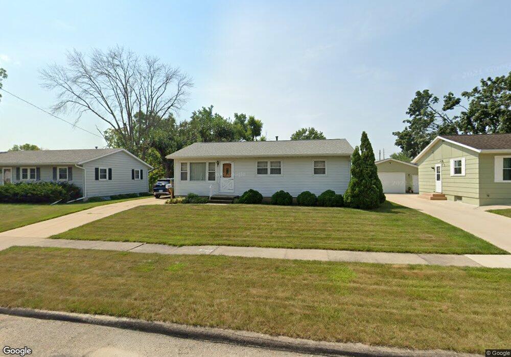 3221 Iris Ave NW, Cedar Rapids, IA 52405 - photo 1