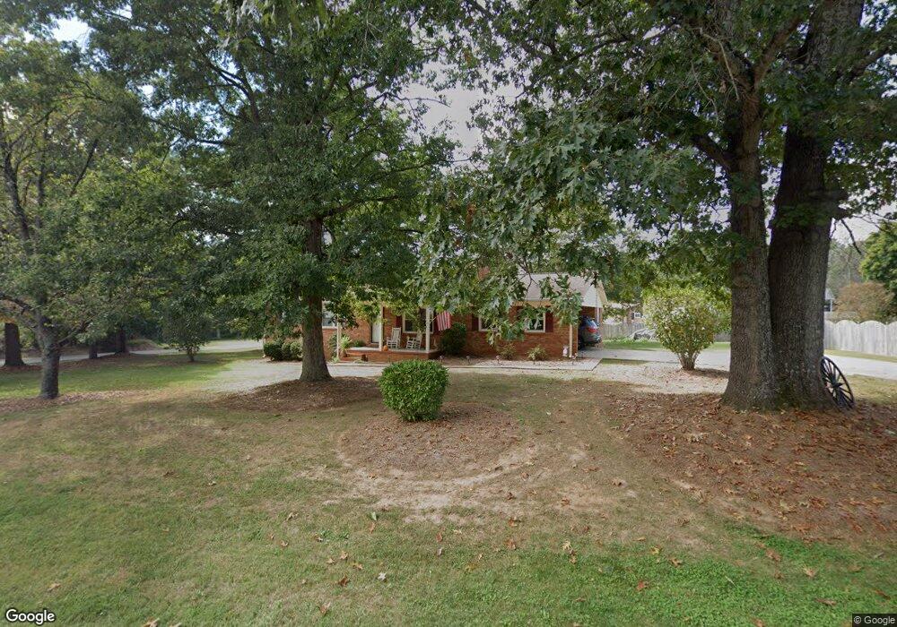 212 E Meadowview Dr, Statesville, NC 28625 - photo 1