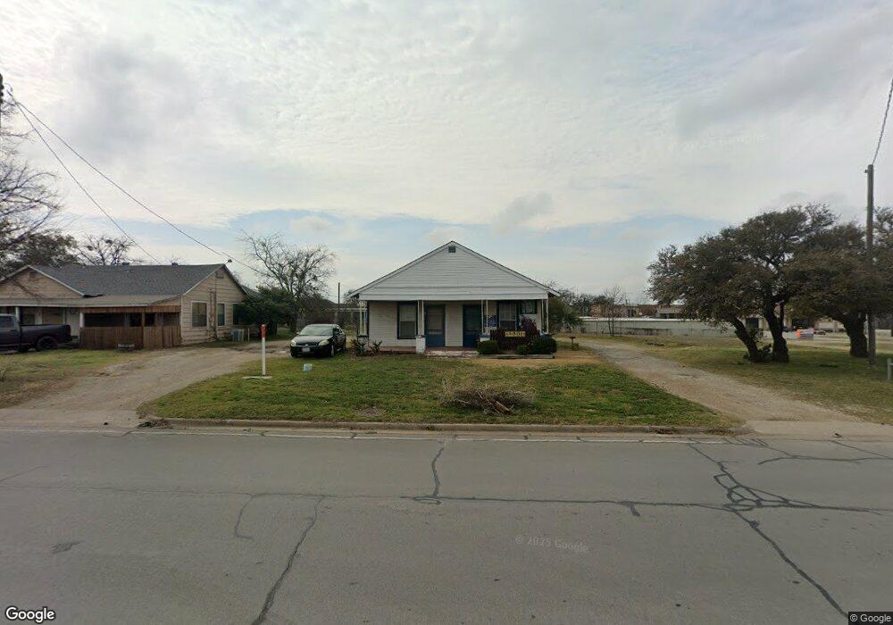 202 1/2 S Bowie Dr, Weatherford, TX 76086 - photo 1