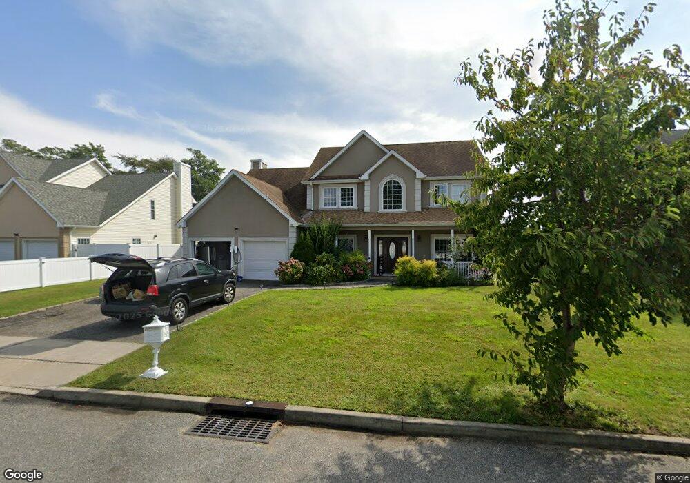 25 Sterns Ln, Copiague, NY 11726 - photo 1