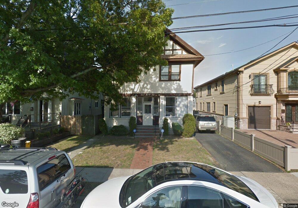 392 Oakland Ave, Cedarhurst, NY 11516 - photo 1