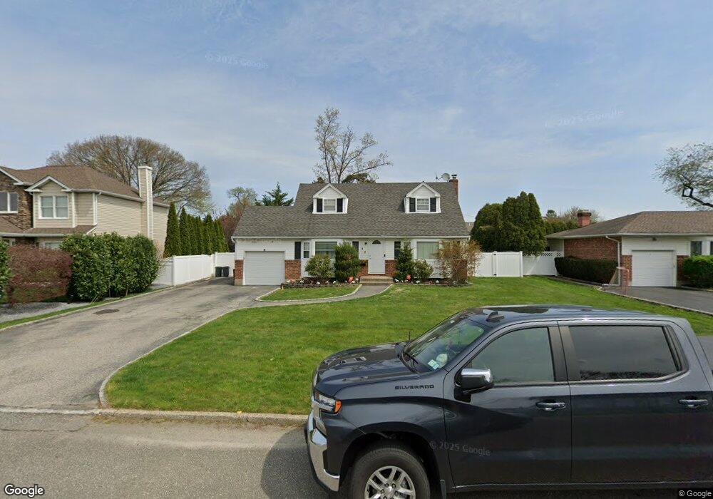 25 Gehrig St, ComMacK, NY 11725 - photo 1