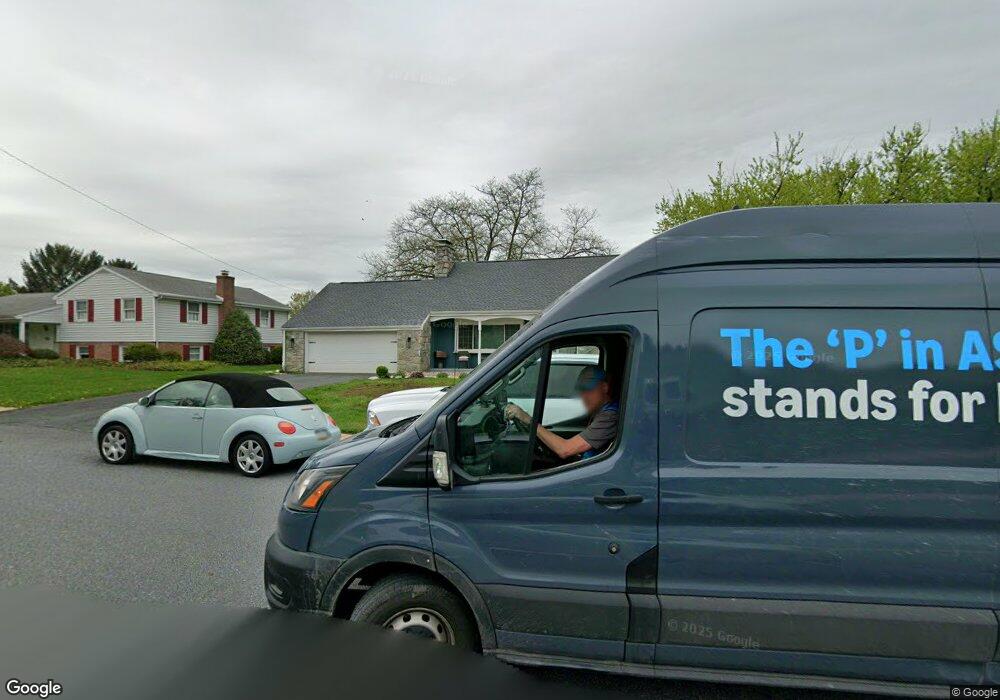 347 E Cedar St, New Holland, PA 17557 - photo 1