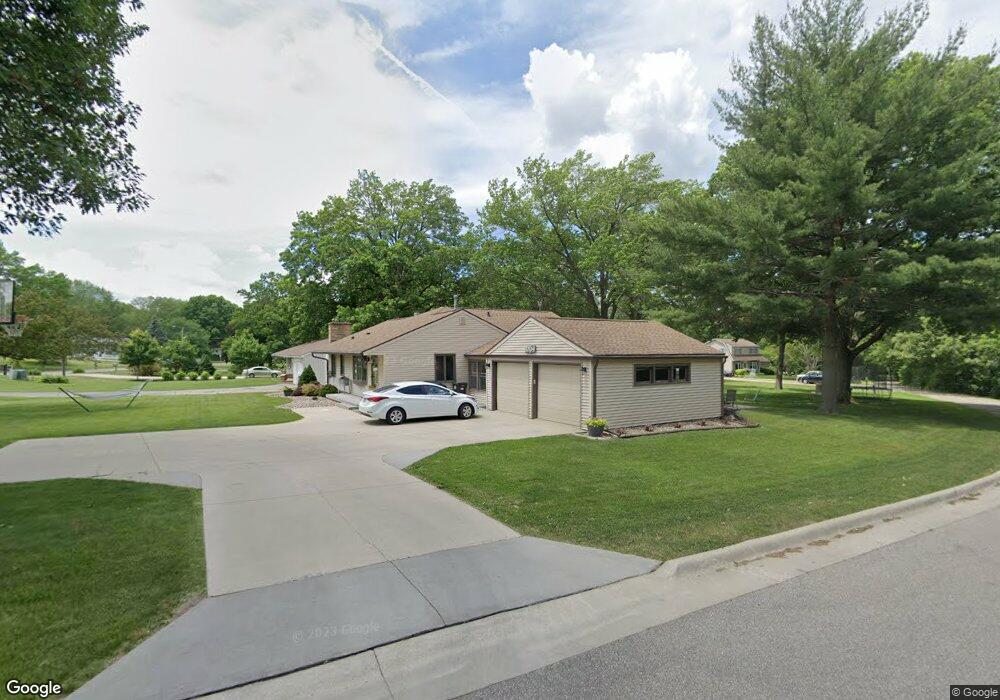 1204 Grand Blvd, Cedar Falls, IA 50613 - photo 1
