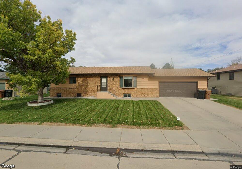 1917 E 31st St, Scottsbluff, NE 69361 - photo 1