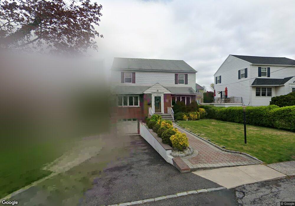 81 Mohawk Rd, Yonkers, NY 10710 - photo 1