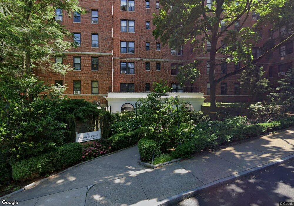 1 Broad Pkwy unit 4O, White Plains, NY 10601 - photo 1