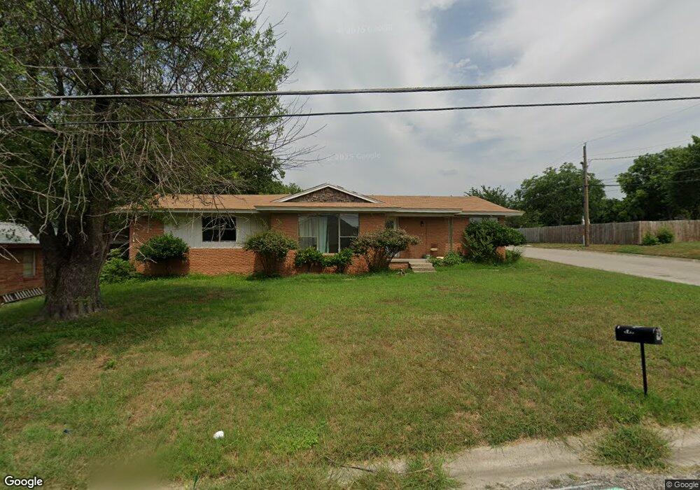 1300 N Trinity St, Decatur, TX 76234 - photo 1